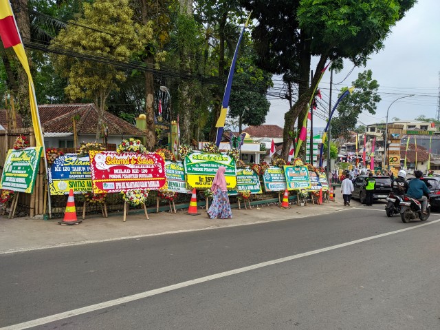Jasa Pembuatan Karangan Bunga Terbaik di Tasikmalaya